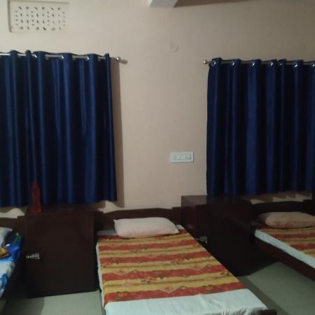 Last Chance Cafe And Guest House Rishikesh Bagian luar foto