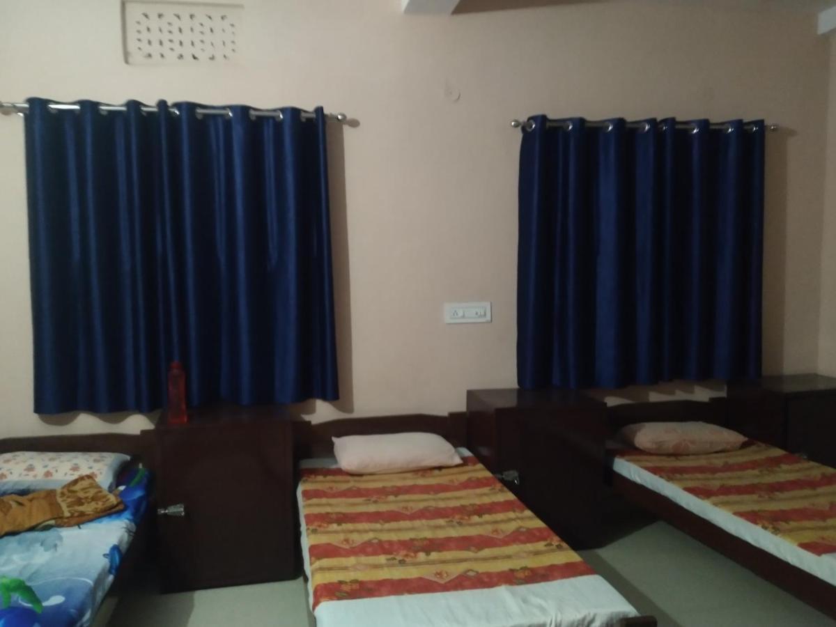 Last Chance Cafe And Guest House Rishikesh Bagian luar foto