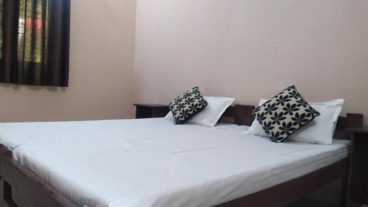 Last Chance Cafe And Guest House Rishikesh Bagian luar foto